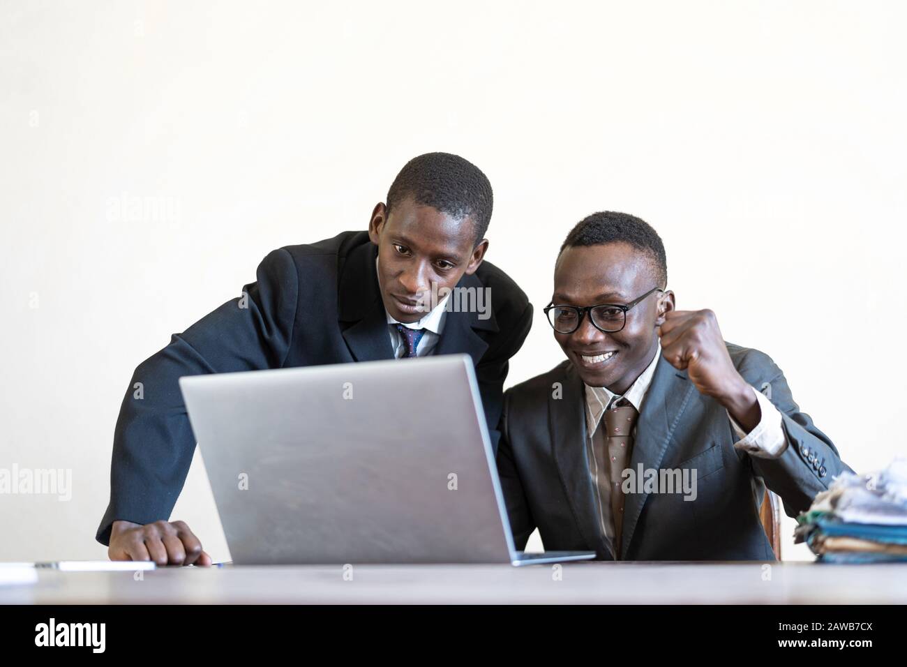 Black man studying in library hi-res stock photography and images - Alamy