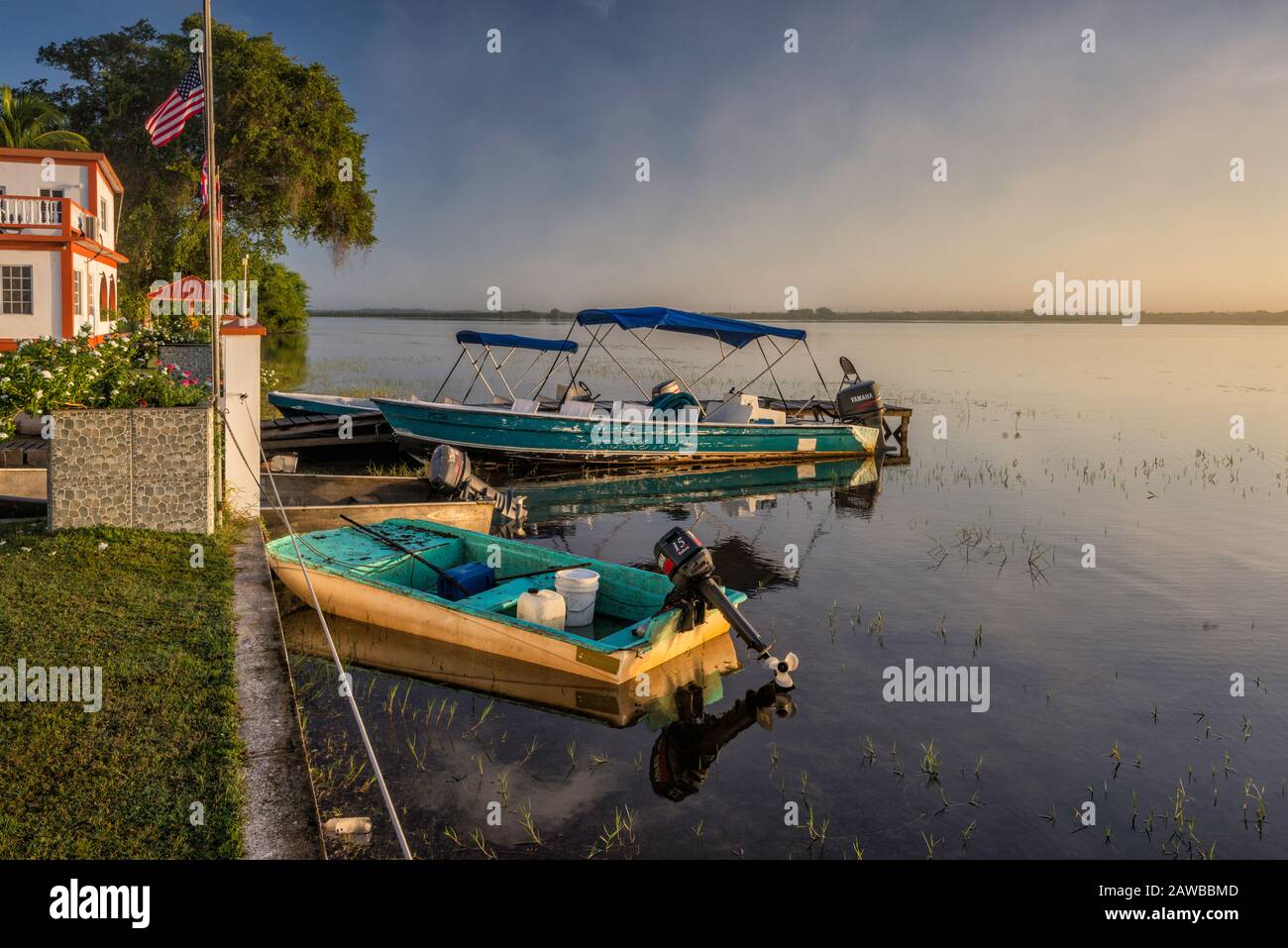 Crooked eye hires stock photography and images Alamy