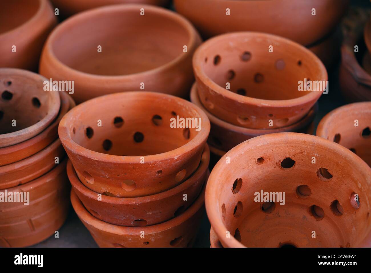 The clay pots in gardening retail shop Stock Photo - Alamy