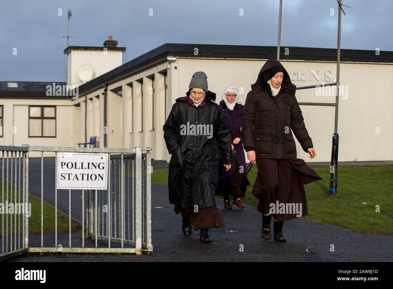 Nuns leave knock national school hires stock photography and images