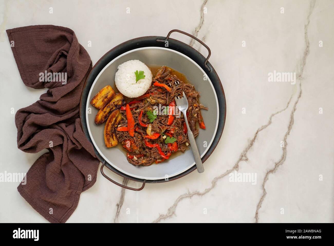 Latin america food .Ropa Vieja with Fried Plantains and rice. carne  desmechada, carne desmenuzada, carne mechada tipical food of Chile,  Colombia, Cos Stock Photo - Alamy