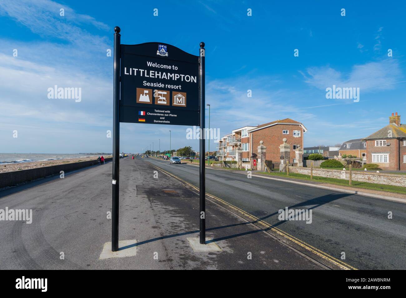 to Littlehampton sign showing towns twinned with in