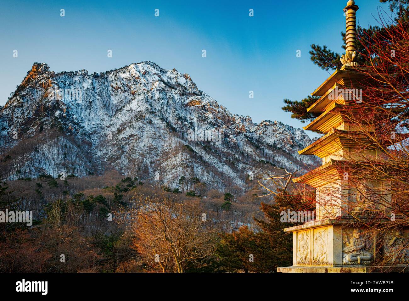 Winter lends a markedly different feel to the landmarks and cultural sights within Seoraksan National Park, South Korea. Stock Photo