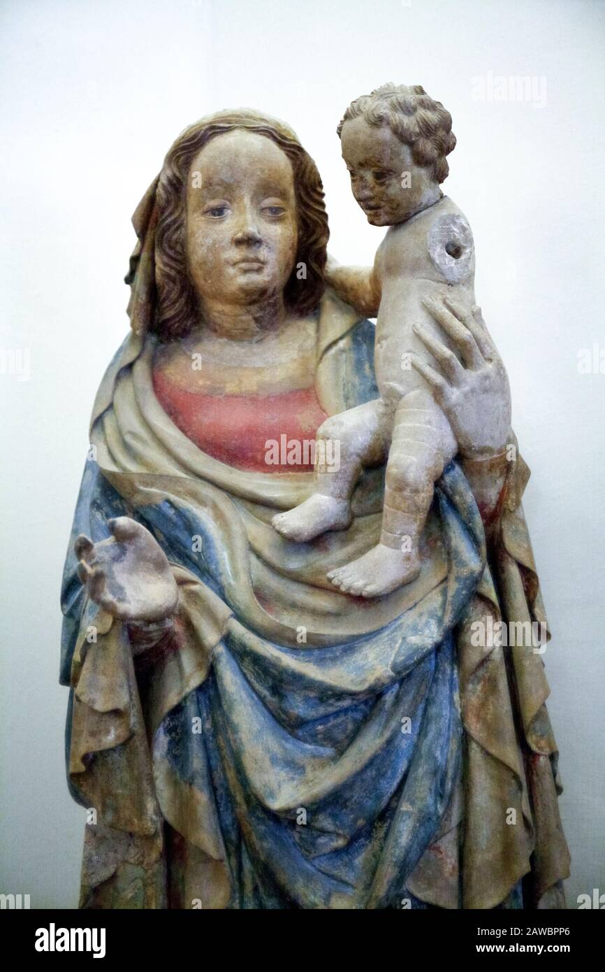 Italy Marche Urbino - Palazzo Ducale - Galleria Nazionale delle Marche - Madonna and Child - Nordic sculptor 15th century Stock Photo