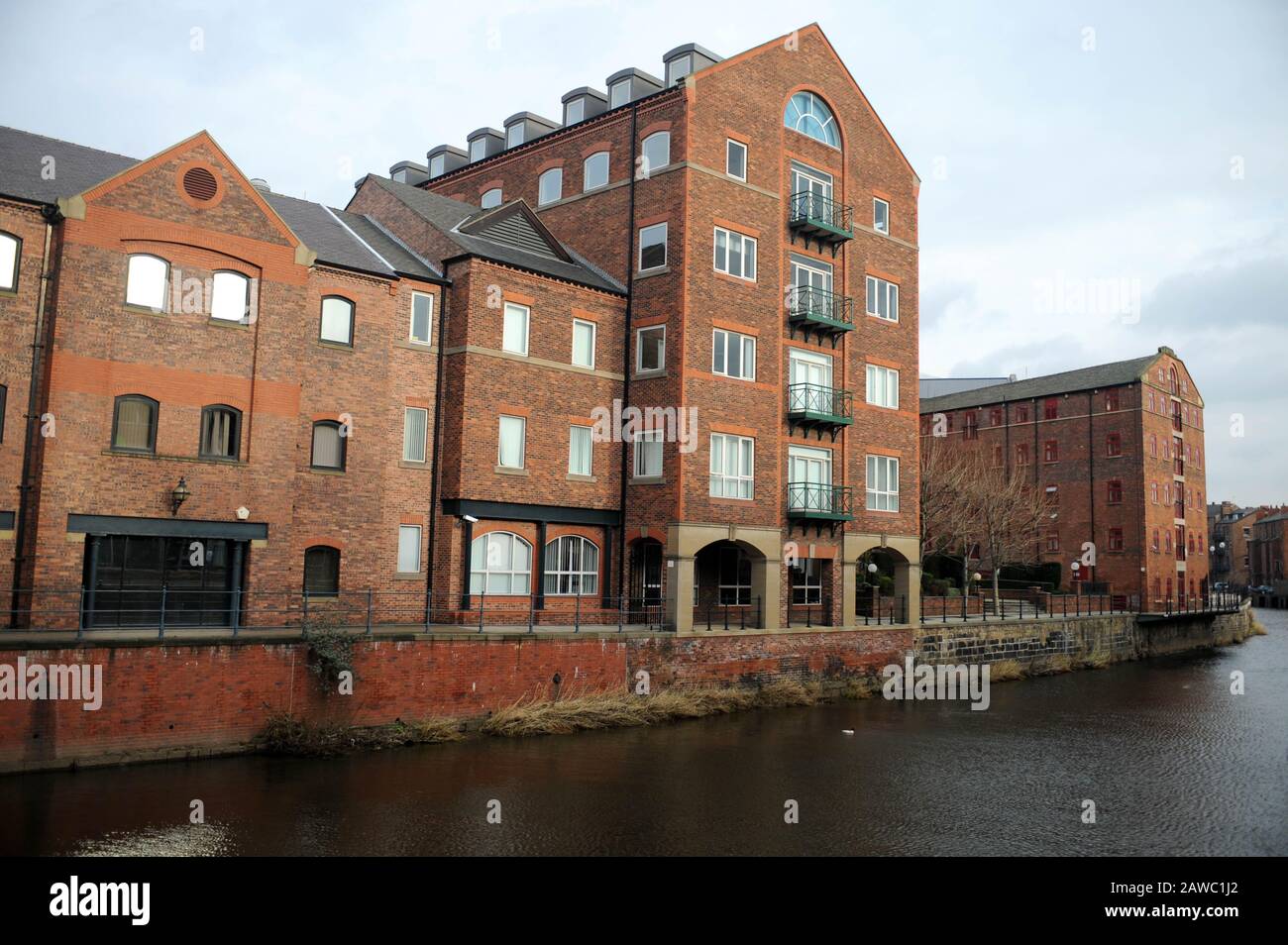 Apartments along the River Aire, Leeds, Yorkshire Stock Photo - Alamy