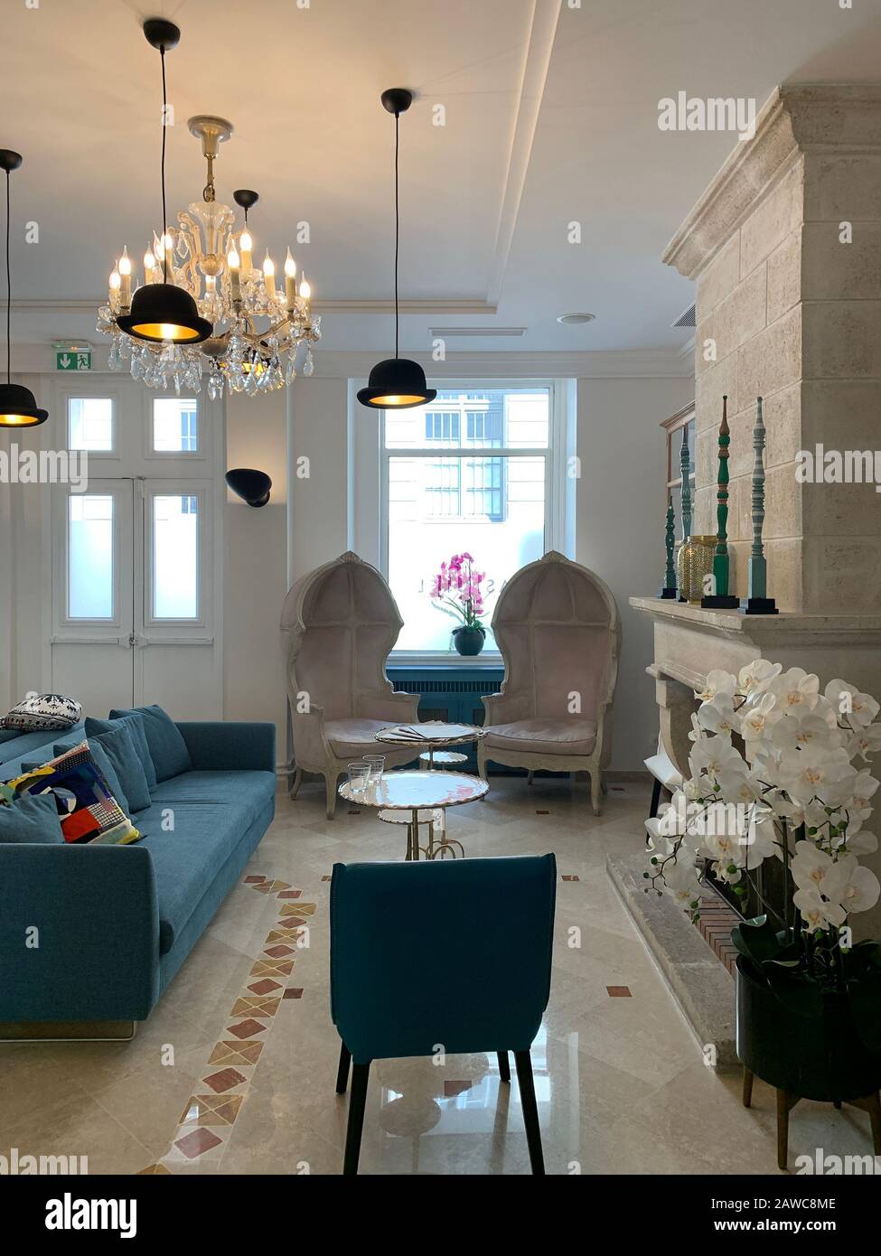 Lounge seating hi-res stock photography and images - Alamy