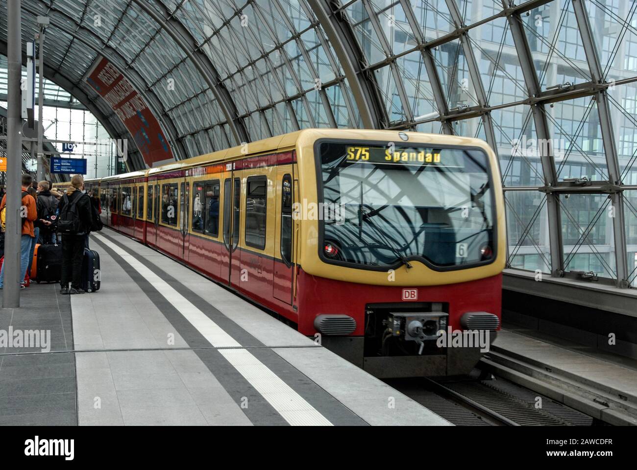 Local train arriving at the Berlin rail station, Berlin Hauptbahnhof ...