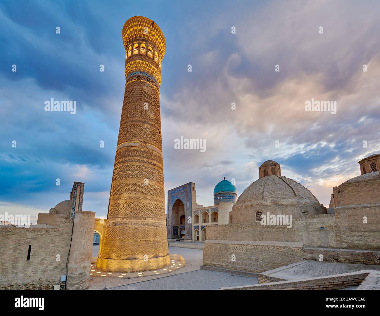 beleuchtetes Kalon Minarett, Buchara, Usbekistan, Zentralasien |illuminated Kalon or Kaylon Minaret, Bukhara, Uzbekistan, Central Asia| Stock Photo