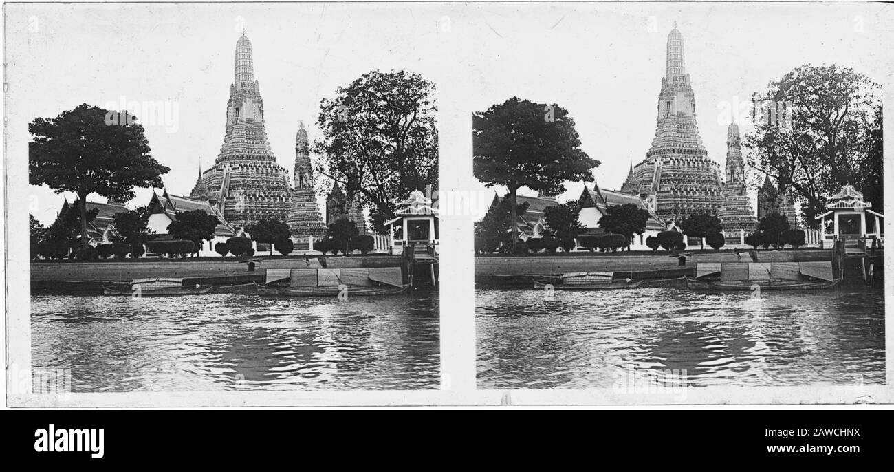 Wat Arun Ratchawararam Ratchawaramahawihan Wihan (Temple of dawn) stereoscopic photograph taken from the Chao Praya river in Bangkok around the year 1910. Photograph on dry glass plate from the Herry W. Schaefer collection. Stock Photo