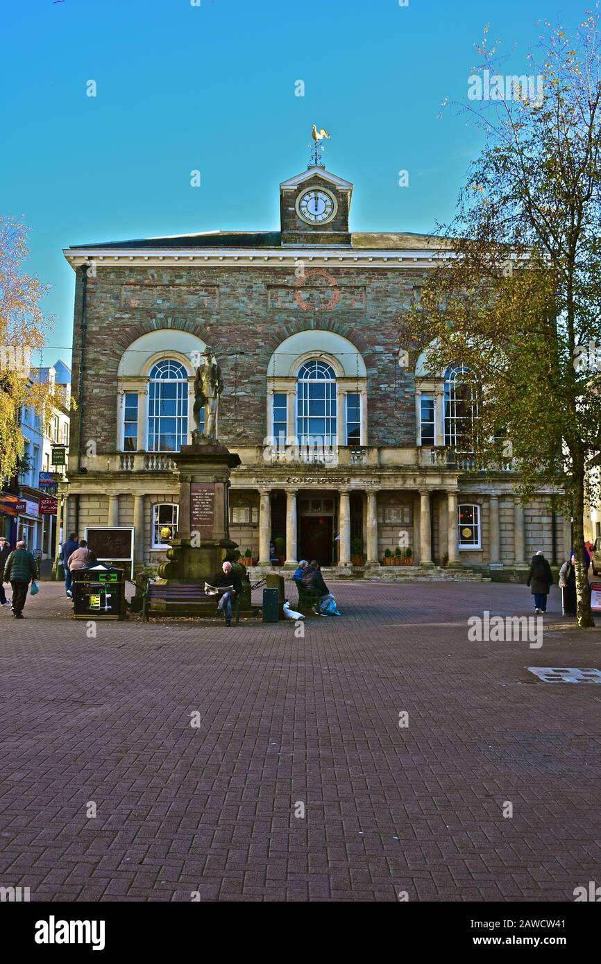 The central square is dominated by the old Town Hall / Guildhall, a Grade I Listed building. Now occupied by Cofio Lounge as coffee bar/ café. Stock Photo