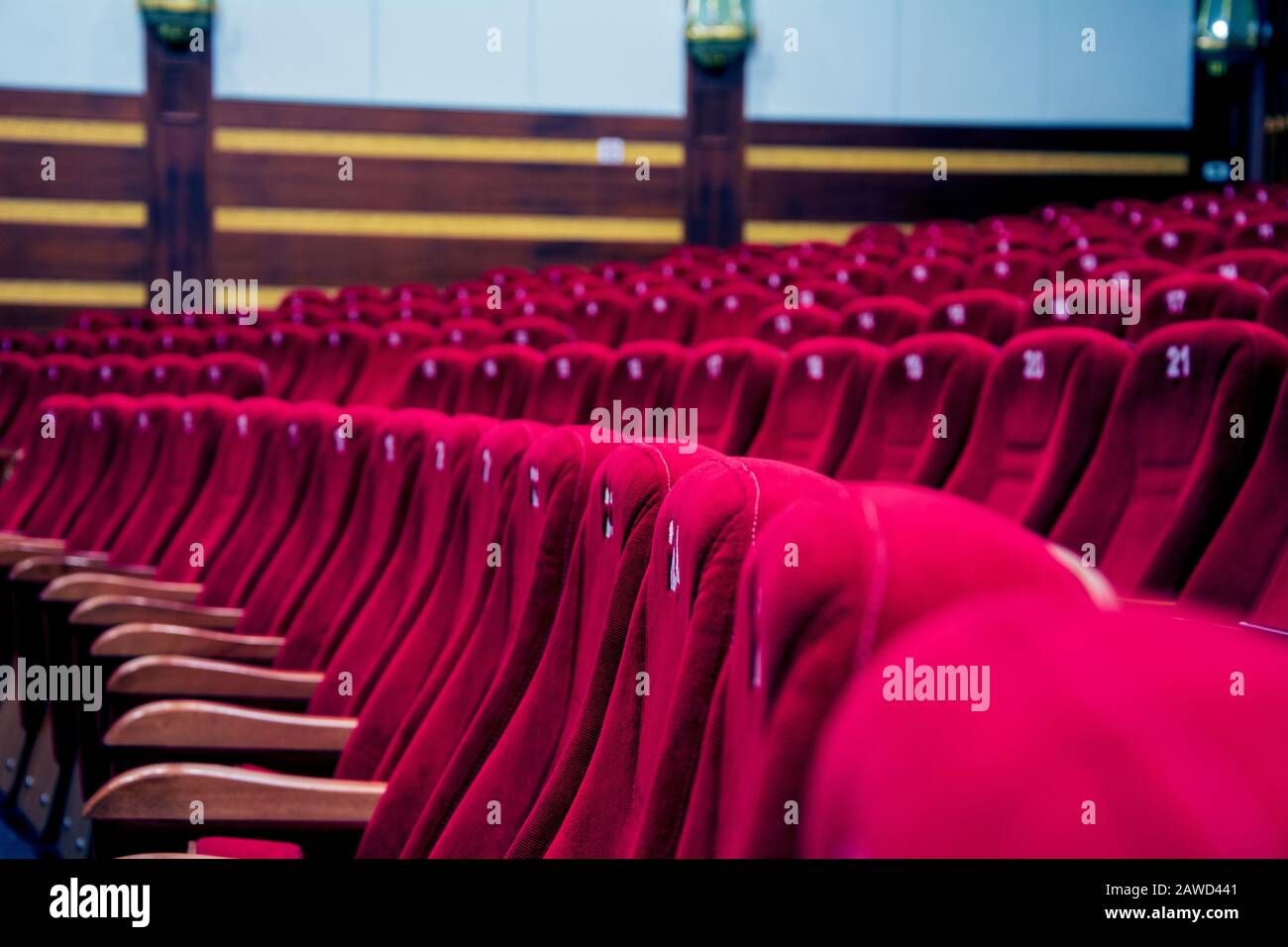 Empty stage theater hi-res stock photography and images - Alamy
