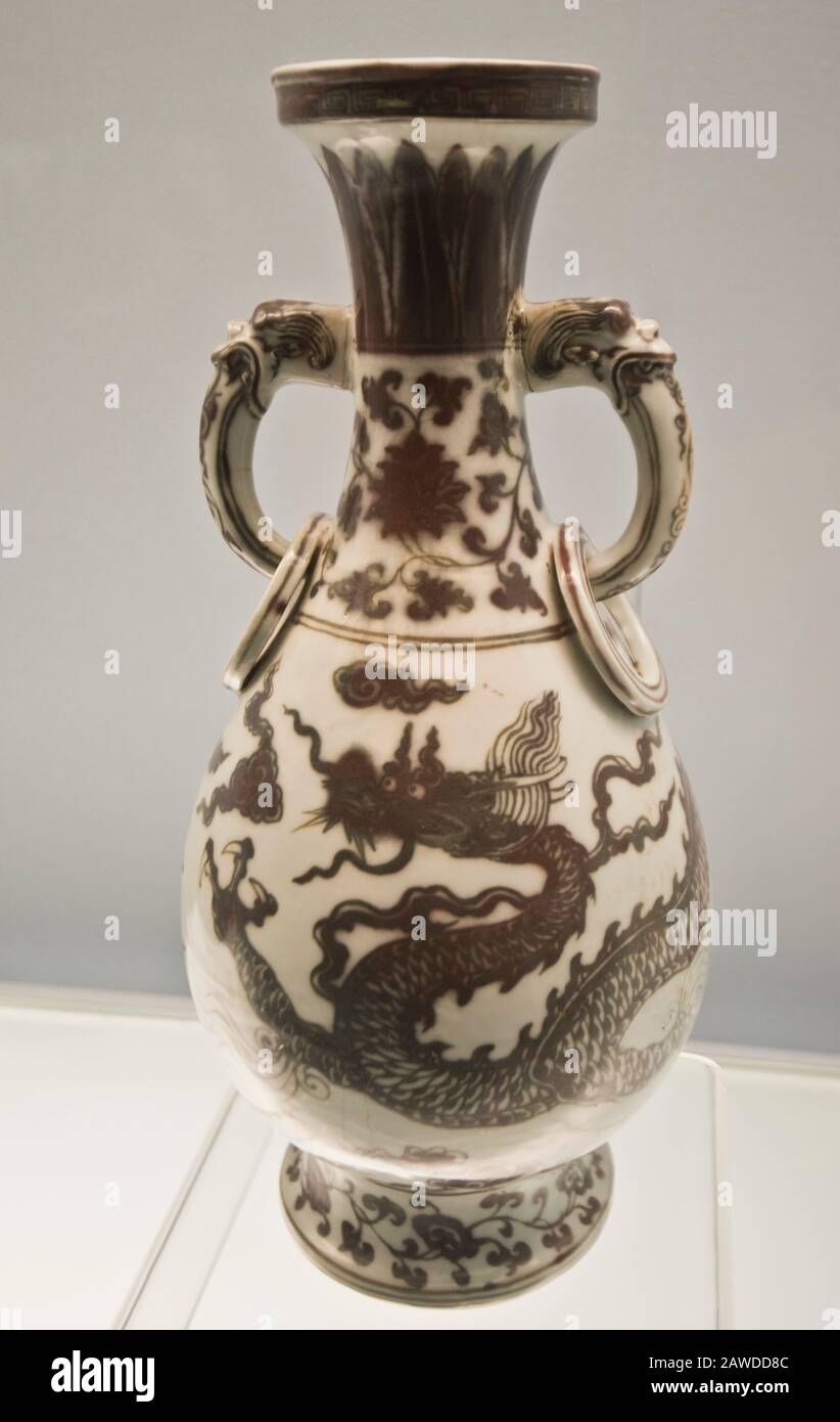 Vase with two ears and underglaze red design of dragons and clouds. Jingdezhen Ware. Hongwu Reign (AD 1368 - 1398) Ming Dynasty. Shanghai Museum, Chin Stock Photo
