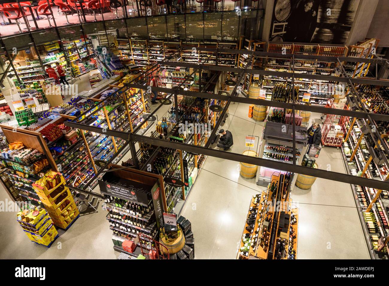 Wien, Vienna: Interspar hypermarket supermarket, food store, in Q19  shopping mall in 19. Döbling, Wien, Austria Stock Photo - Alamy