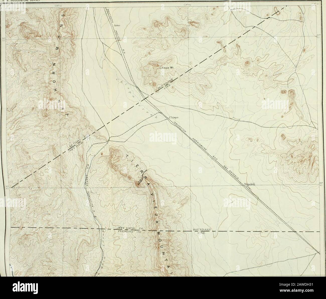 Bulletin of the United States Geological Survey--Reconnaissance of the Rio Grande Coal Fields of Texas . e moun-tains of the region, and the abrupt manner in which the mountainsrise from them. (PL VI.) Chispa, at an altitude of 4,082 feet, issituated in such a basin valley, which is bounded on the south and westby the Vieja and Van Horn mountains, respectively, and on the northand east by outlying westward members of the Davis ranges. About 6 miles southwest of Chispa there is a saddle or pass, knownas Chispa Summit, which separates the Vieja Mountains on the south-east from the Van Horn Mount Stock Photo
