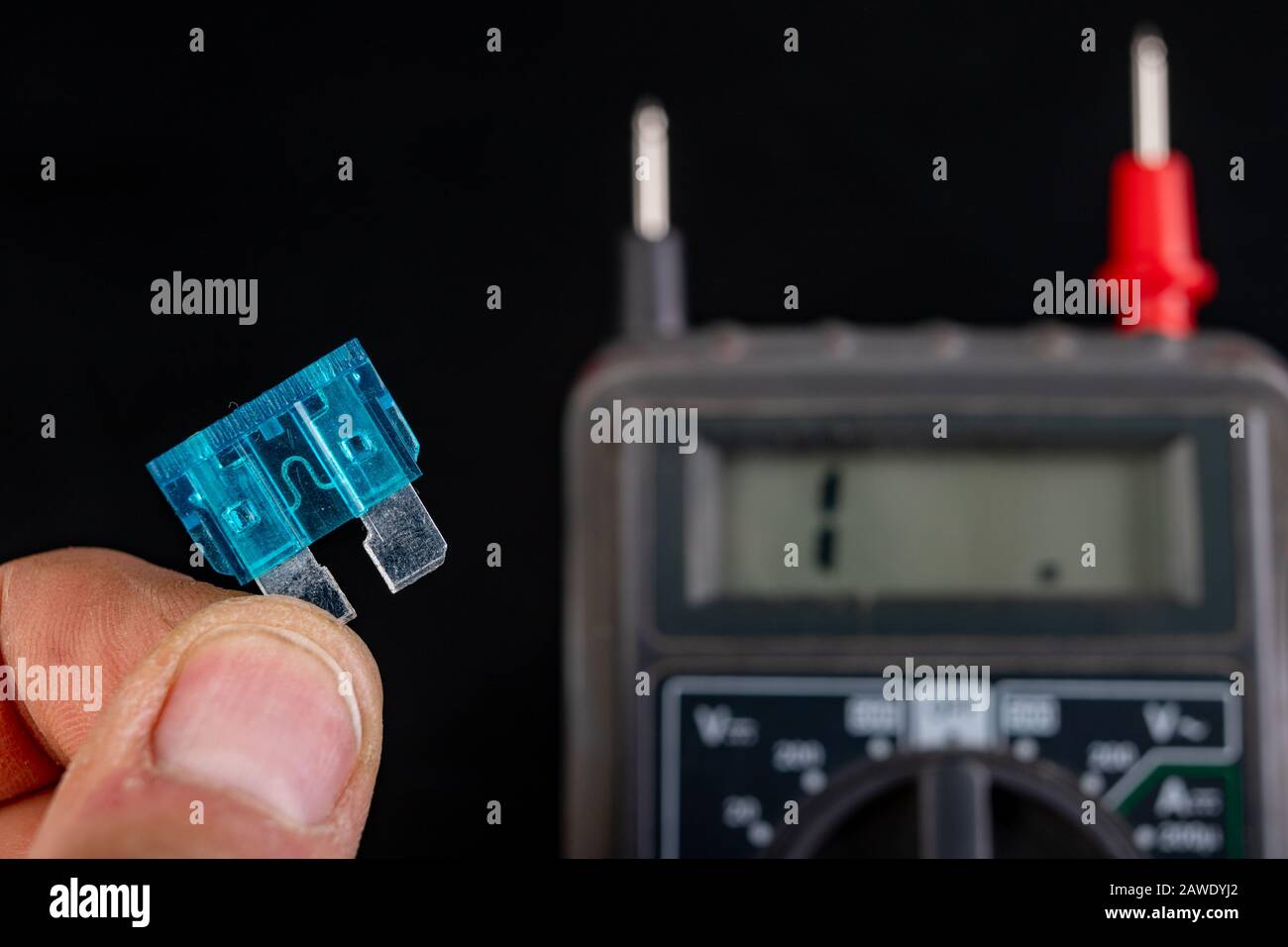 Measurement of resistance of car fuses with an electric meter. Checking