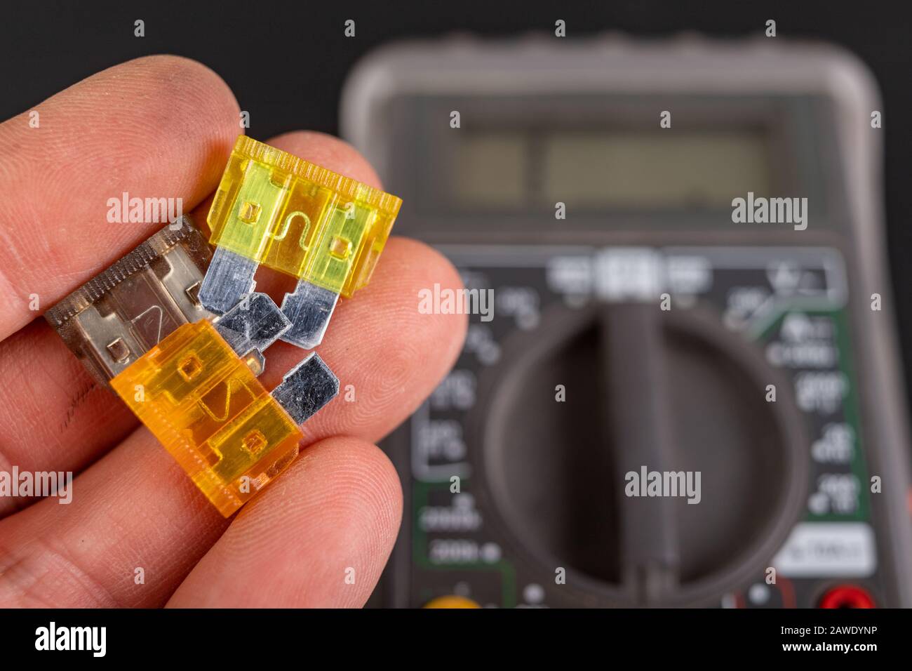 Measurement of resistance of car fuses with an electric meter. Checking