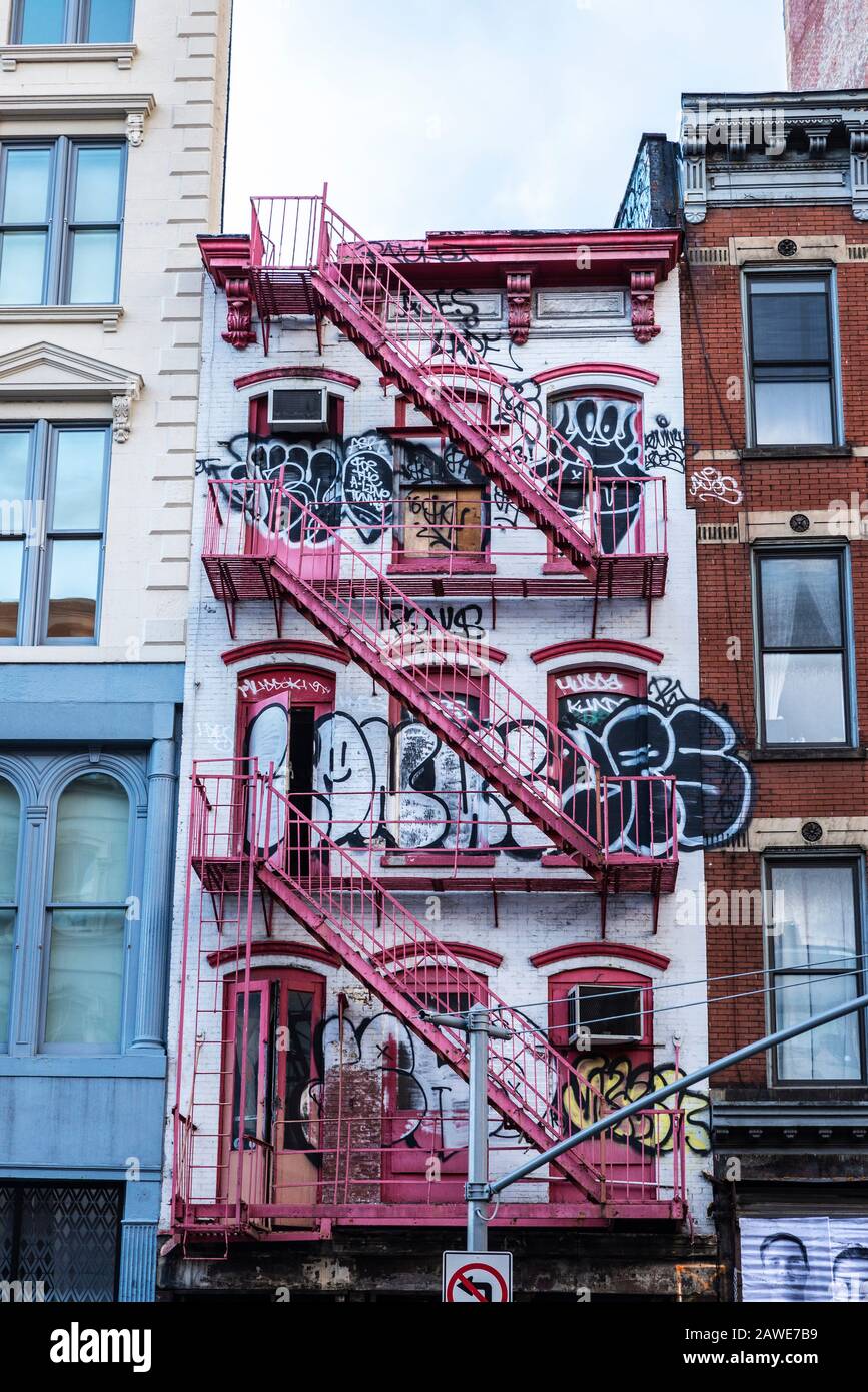 Building fire escape stairs new york city ny hi-res stock photography ...