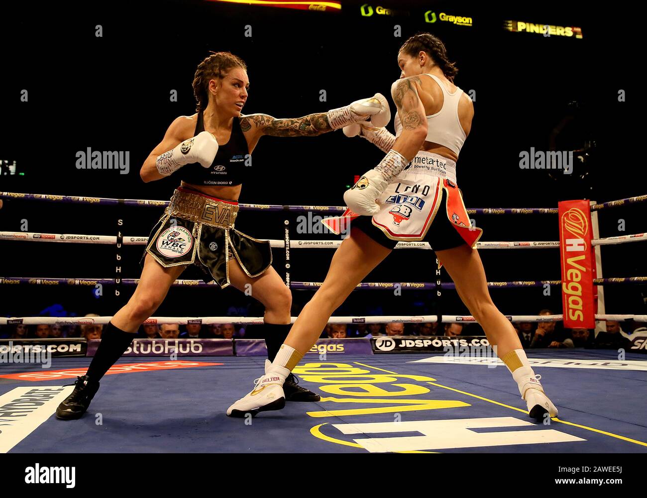 Terri Harper (right) and Eva Wahlstrom fight in the WBC & IBO  Super-featherweight World Championship fight at the FlyDSA Arena, Sheffield  Stock Photo - Alamy
