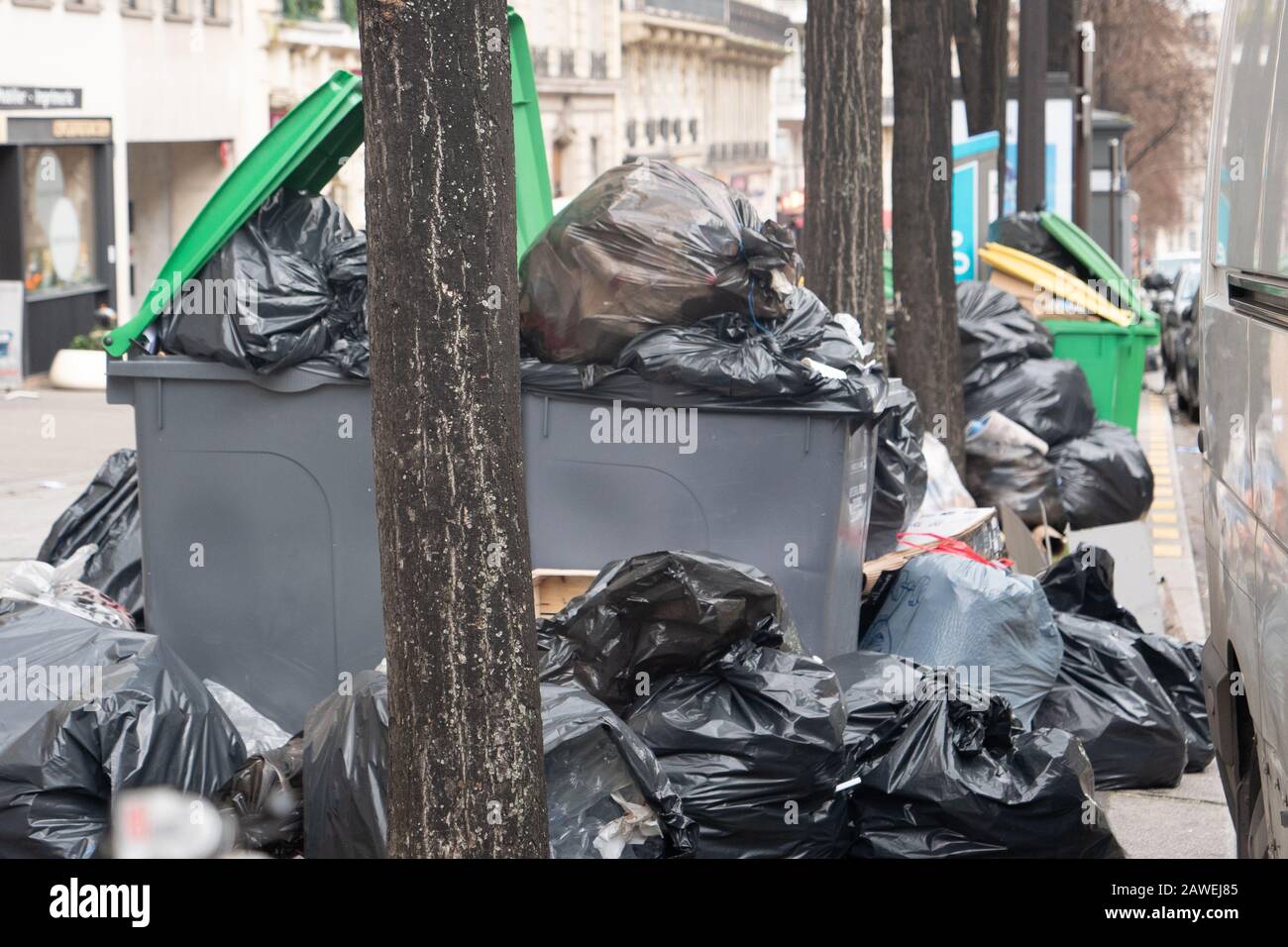 Paris, 4 February 2020. Accumulation of garbage in Paris after the ...