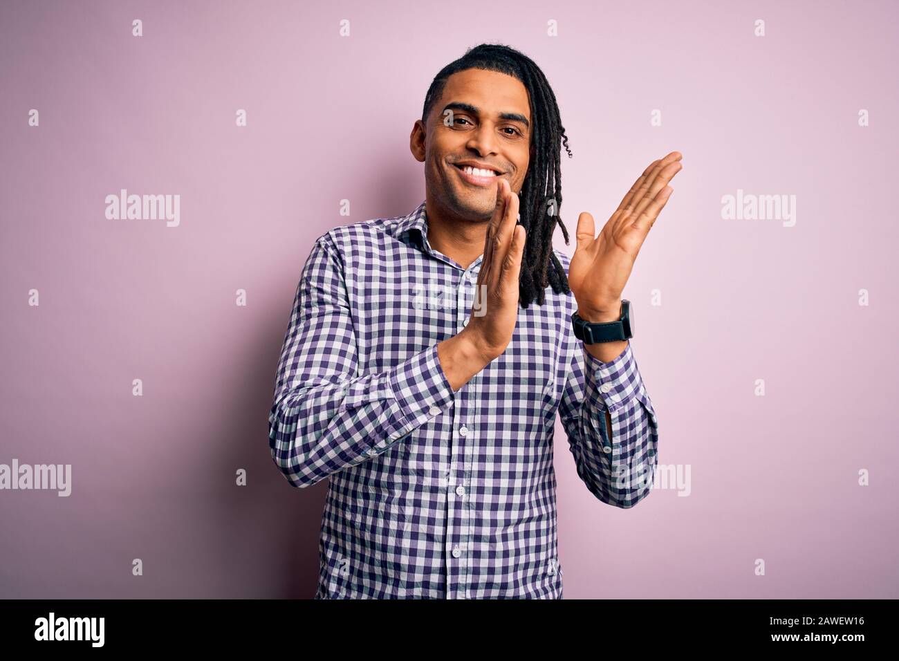 Joyful black man clapping hands hi-res stock photography and images - Alamy
