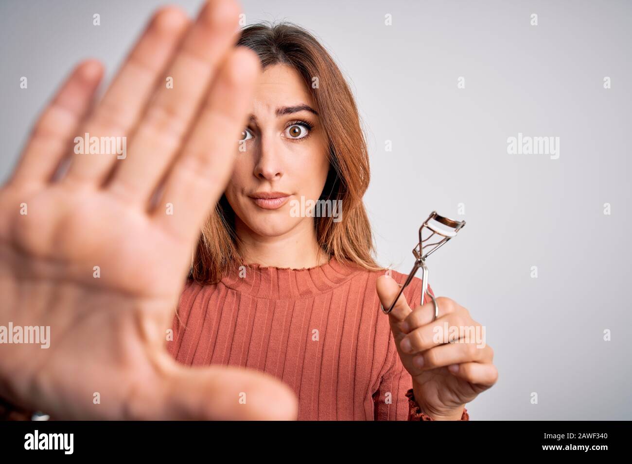 open eyelash curler