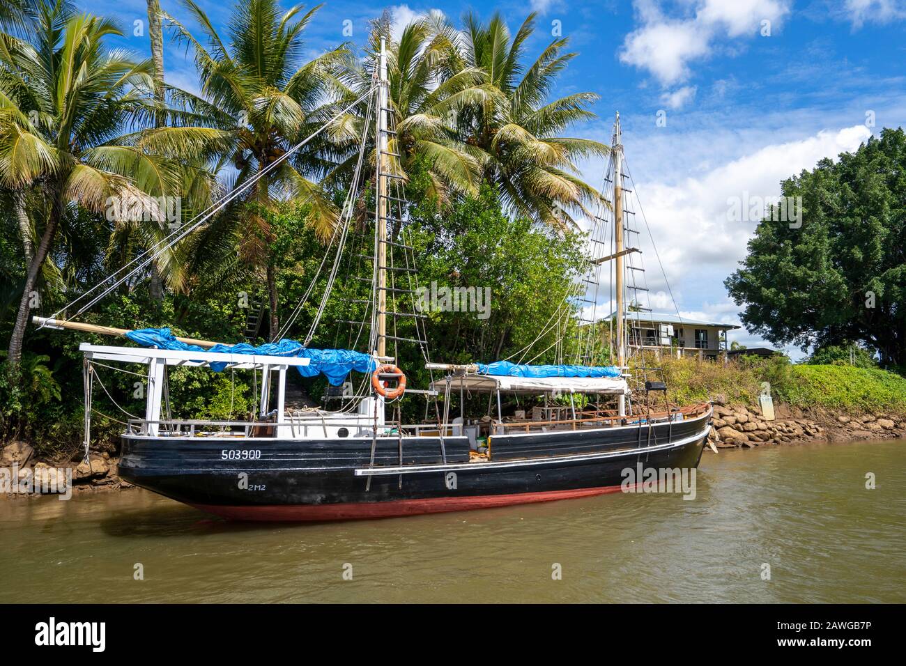 Fishing boat queensland australia hires stock photography and images