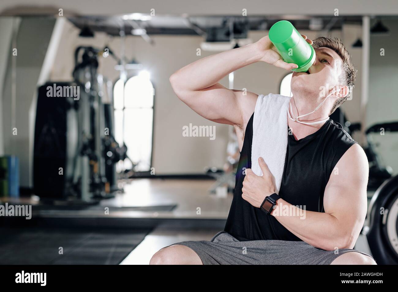 Men gym protein hi-res stock photography and images - Alamy