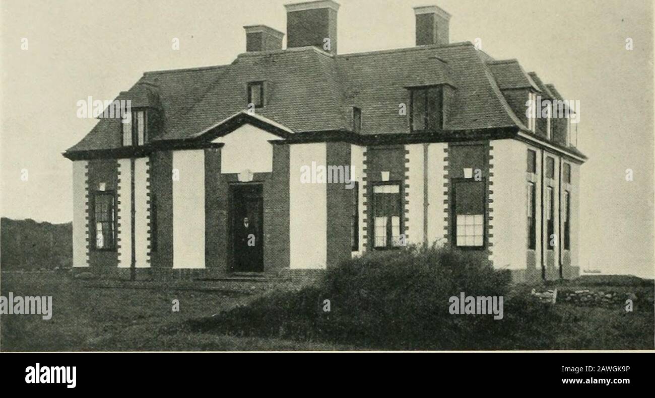Garden city houses and domestic interior details . COTTAGES AT BERKSWELL, WARWICKSHIRE. C. M. C. ARMSTRONG. ARCHITECT. 61. Stock Photo