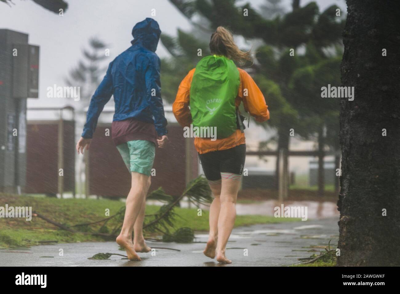 Barefoot walking in australia hires stock photography and images Alamy