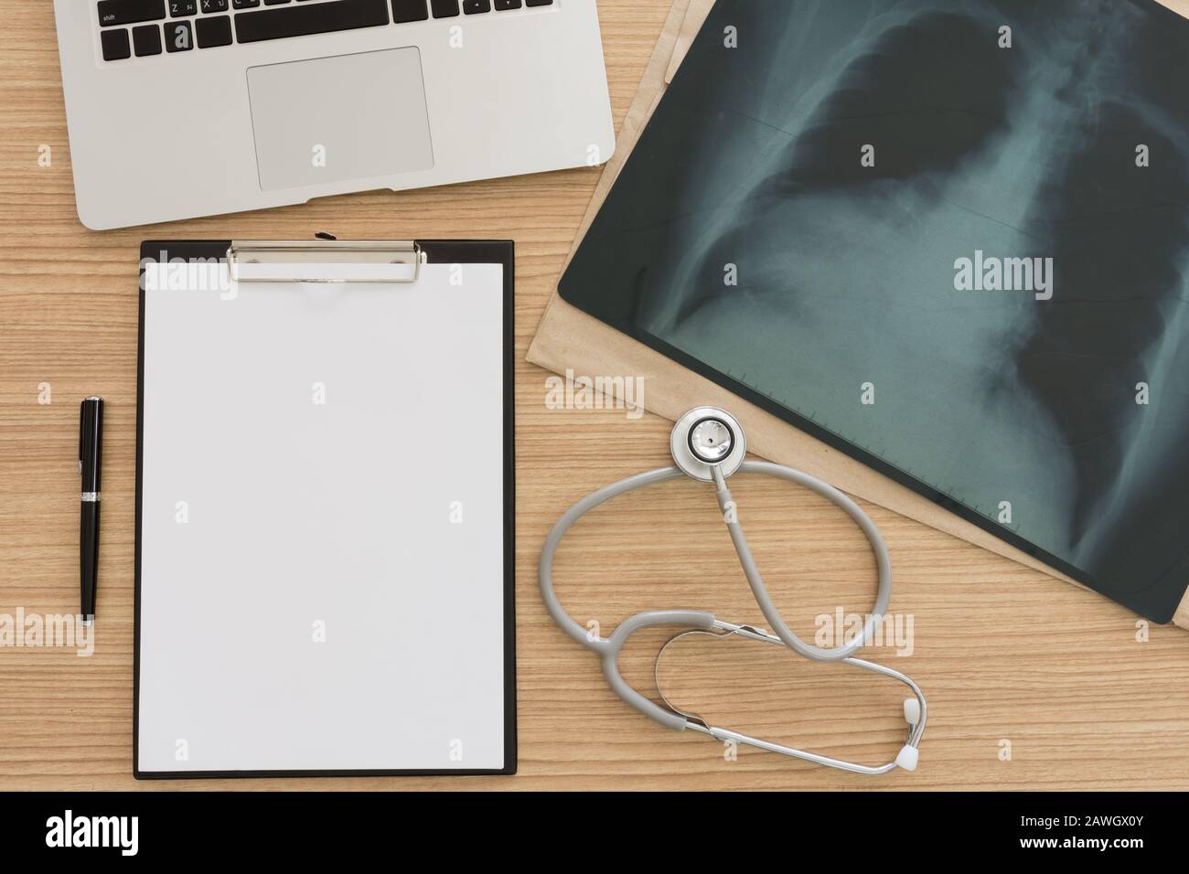 Doctors desk top view hi-res stock photography and images - Alamy