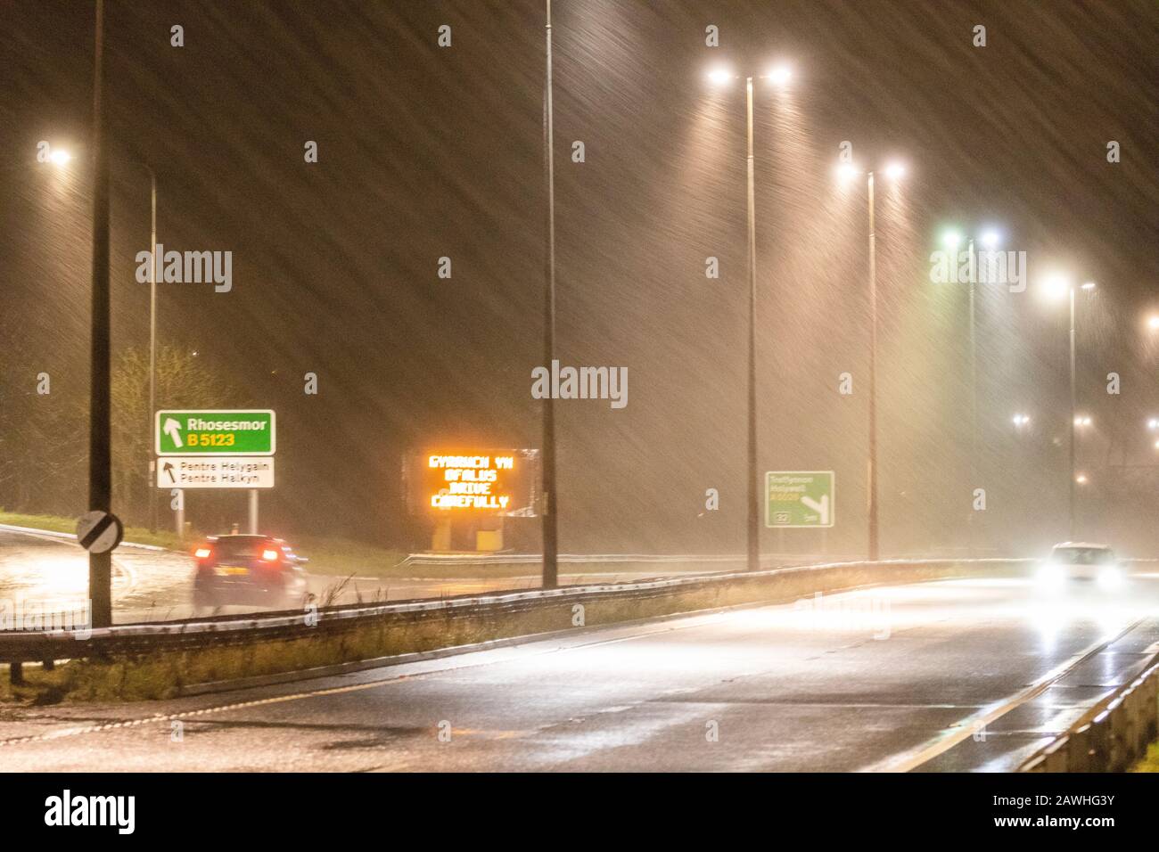 Flintshire, North Wales, UK. UK Weather: Sunday 9th February 2020, severe weather today with a Met Office Amber Warning for Storm Ciara now hitting North Wales with current conditions on the A55 passing through Halkyn  © DGDImages/AlamyNews Stock Photo