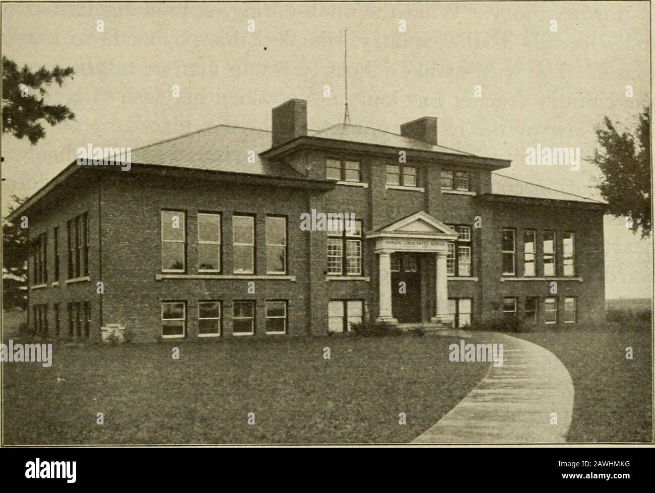 Country life and the country school : a study of the agencies of rural progress and of the social relationship of the school to the country community . s. The One-Teacher Country School System and Its De-fects. The one-teacher school system, as frequently main-tained, has served humanity long and well. In New Englandalone, it has turned out enough poets, statesmen, writers, andscientists to recommend any system of education, to say noth-ing of its power in the later pioneer days of the West. Letus not minimize the good work of the little red schoolhouse.It has dear associations for us all; it Stock Photo