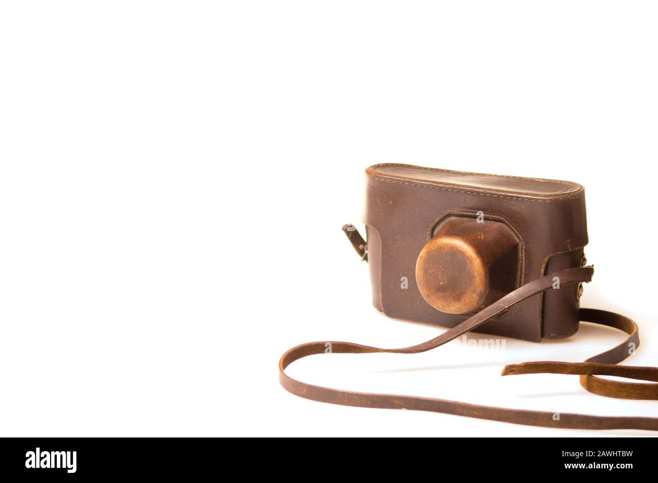 Vintage leather camera case hi-res stock photography and images - Alamy