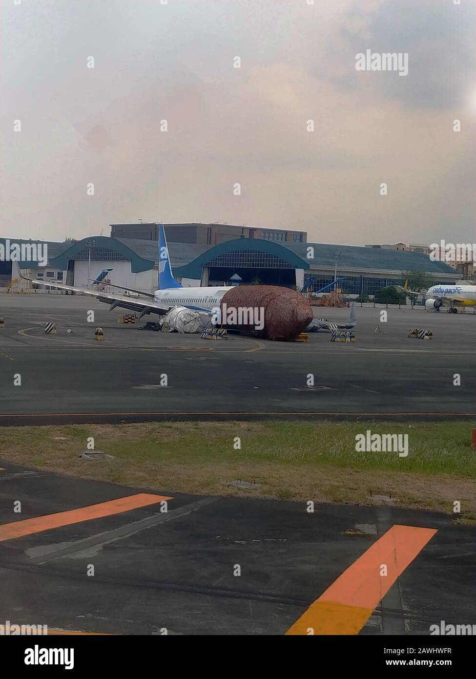 A damaged aircraft at Puerto Princesa airport in Palawan, Philippines Stock Photo