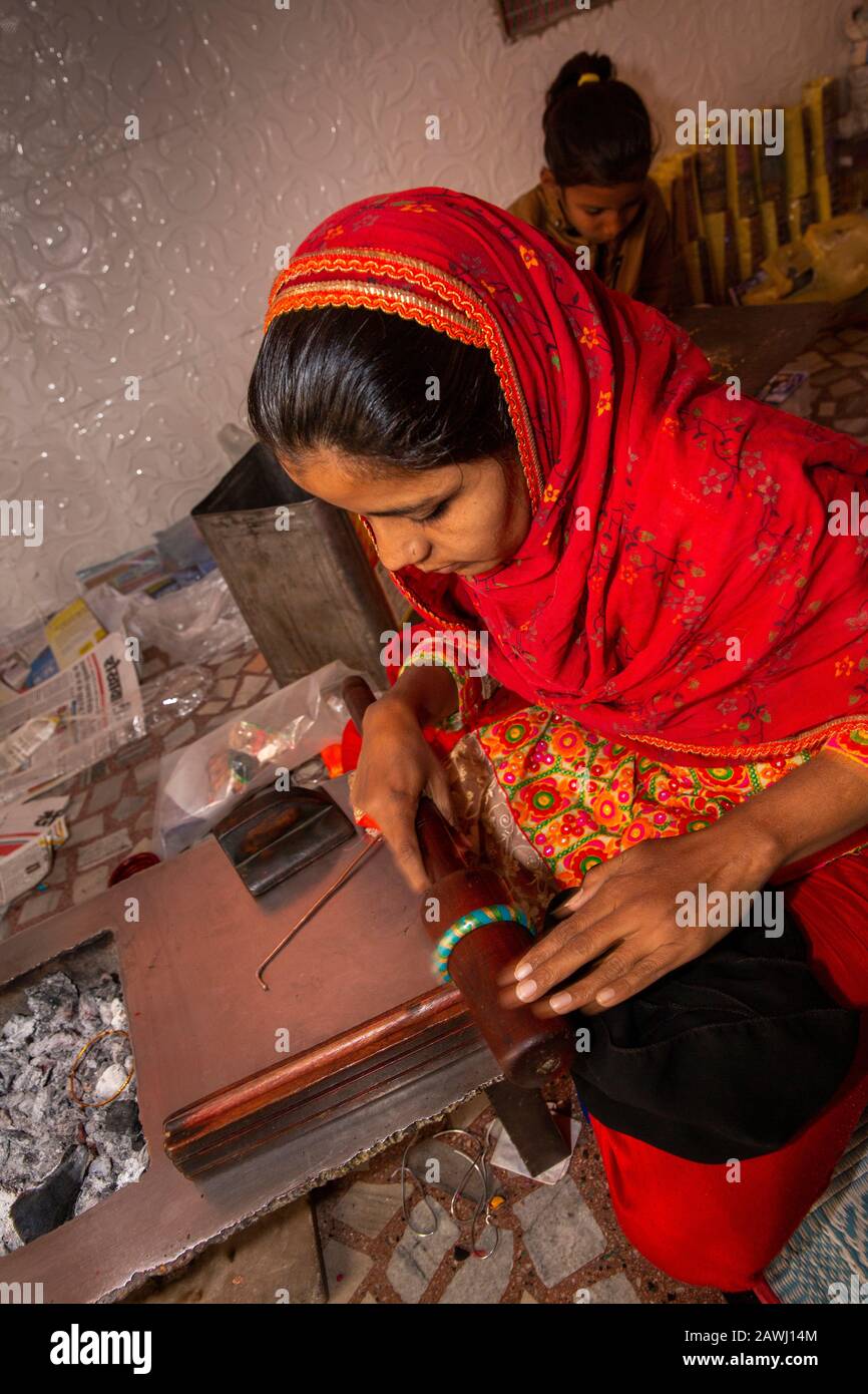 Hand shop making bangles