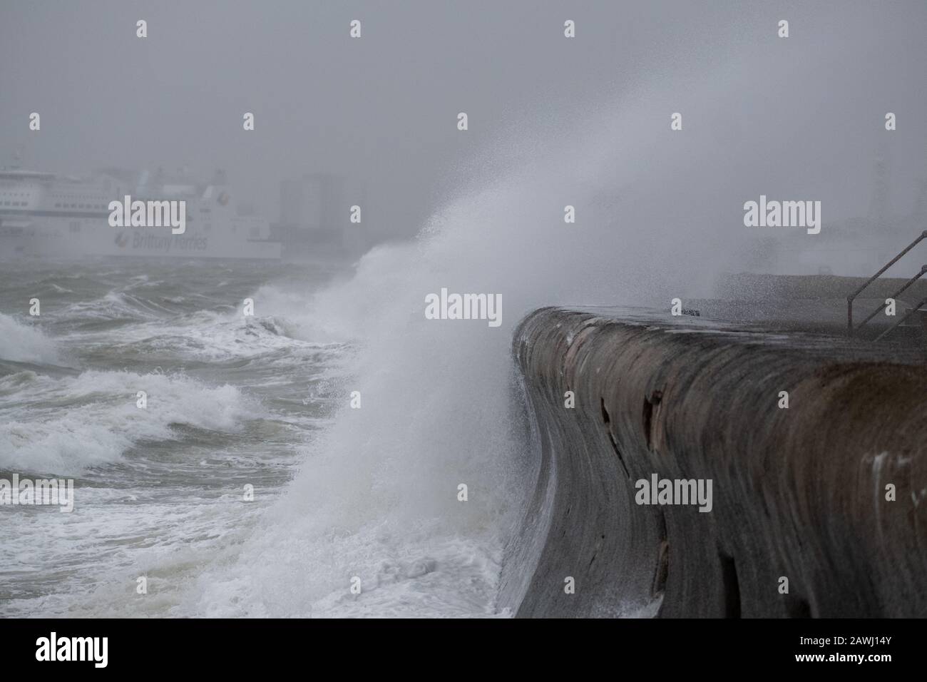 Portsmouth, Hampshire, UK. 9th Feb 2020.  Huge waves crash in along the sea front and pier as Storm Ciara hits Britain A amber warnings being given throughout the country as 80mph high winds are expected to cause damage and possible danger to life: Credit Paul Chambers/Alamy Live News Stock Photo