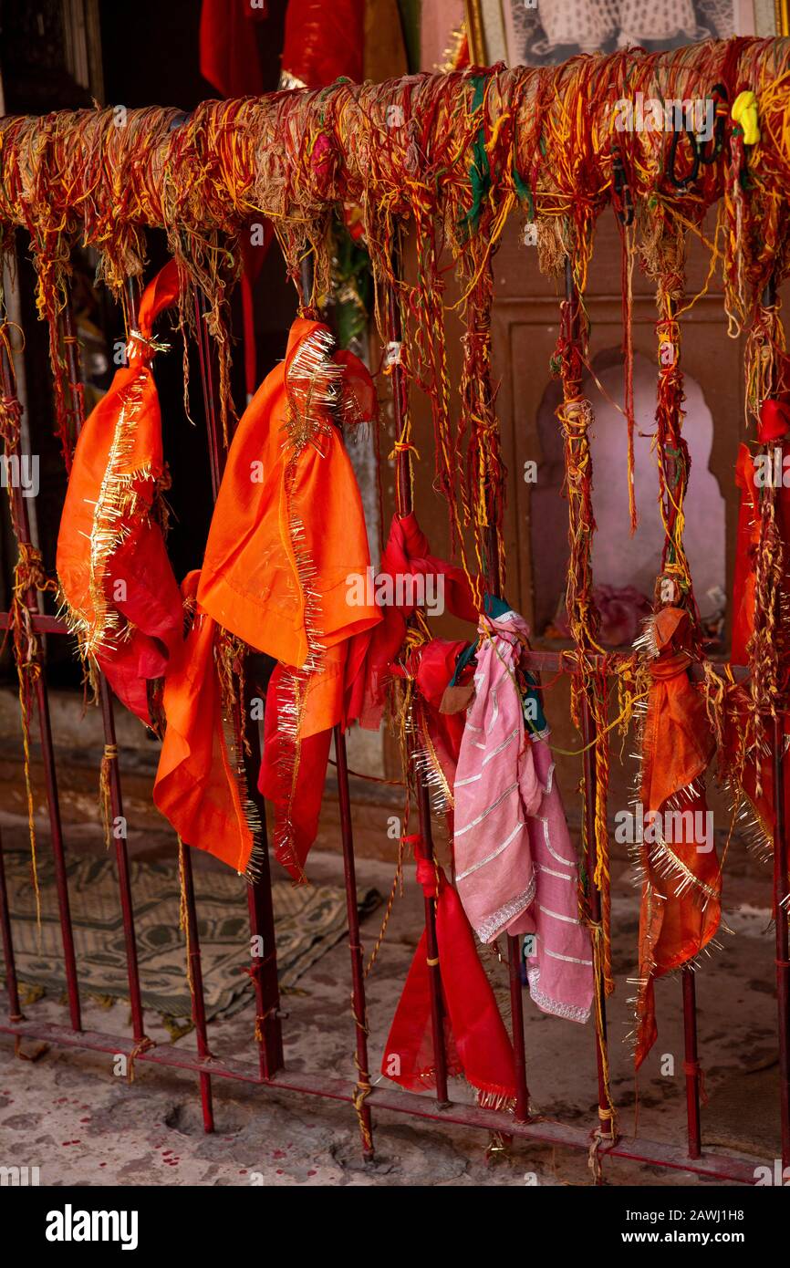 India, Rajasthan, Shekhawati, Udaipurwati, Adaval Valley, Lohargal, Makleth Baba Vishnu Sun Temple, coloured holy thread offerings tied to, shrine rai Stock Photo
