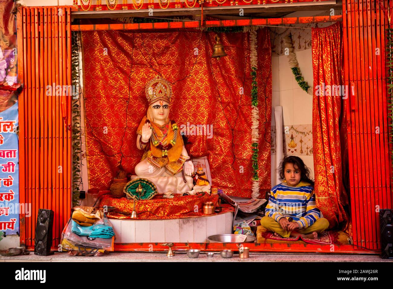 India, Rajasthan, Shekhawati, Udaipurwati, Adaval Valley, Lohargal Dham, Surakund, pilgrimage site, child sat beside statue of deity Stock Photo
