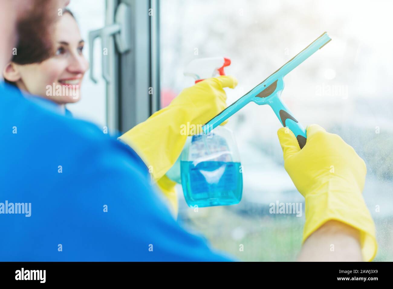 Commercial cleaners cleaning an office window Stock Photo Alamy