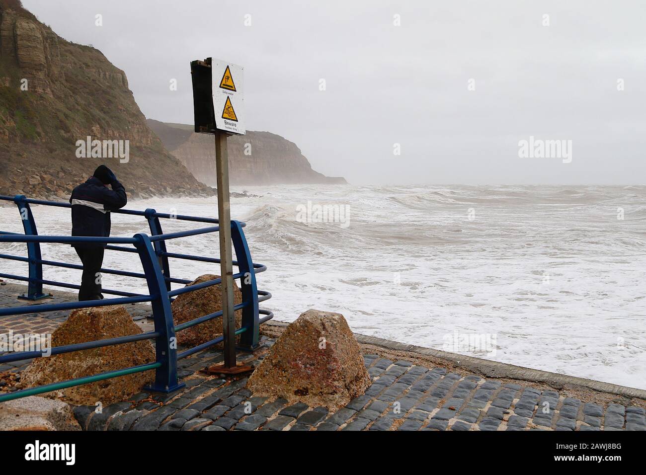 Hastings, East Sussex, UK. 09 Feb, 2020. UK Weather: The Met office has issued an amber warning for wind in the South with predicted winds of 75mph as Gale force winds and rain hit the South East coast in Hastings, East Sussex. ©Paul Lawrenson 2019, Photo Credit: Paul Lawrenson/Alamy Live News Stock Photo