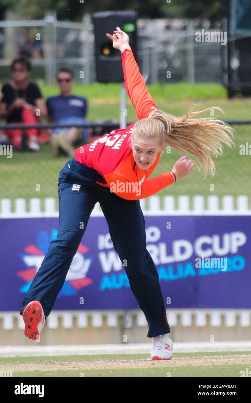 Junction Oval, Melbourne, Victoria, Australia. 09th Feb, 2020. CommBank T20  INTL Tri-Series • Match 6 - Australia Women V England Women - England  Bowler Sarah Glenn Bowling during the game- Australia won