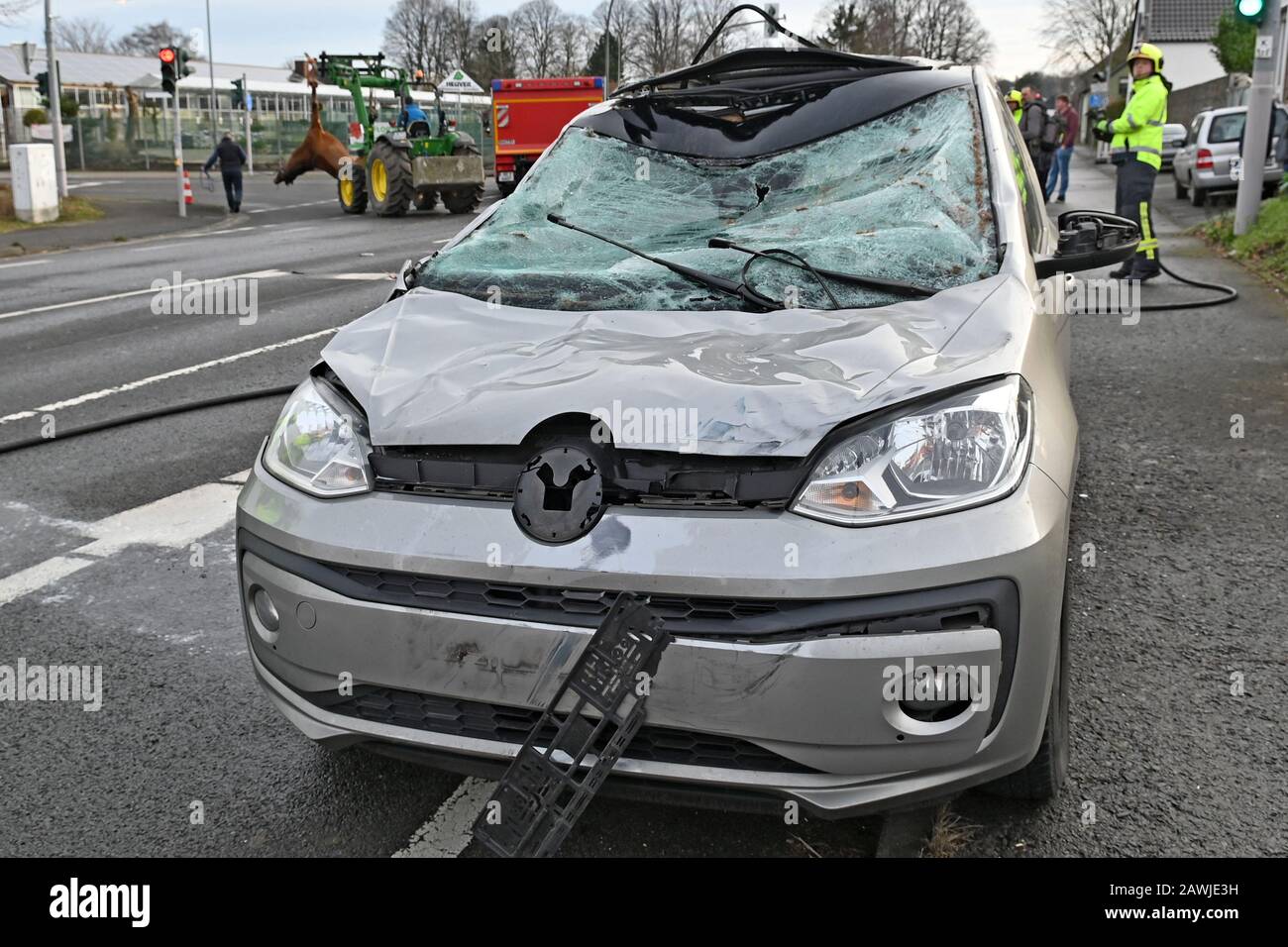 Marl, Germany. 09th Feb, 2020. A damaged car is on the road after a collision with a horse. In the background, the euthanized horse is being transported away with a tractor. A 56 year old driver was injured in a collision with a runaway horse on the federal highway 225 in Marl (Recklinghausen district). The horse had injured itself so badly that it had to be put down by a veterinarian on the spot. (to dpa: 'Car collides with horse - animal dead, driver injured') Credit: Guido Bludau/dpa/Alamy Live News Stock Photo