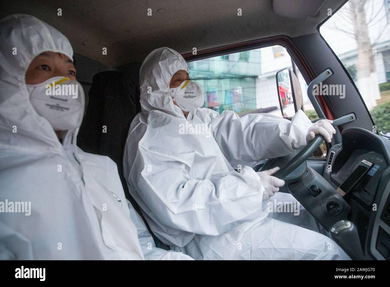 Workers of Chinese retailer Suning.com wearing protecitve clothing for prevention of the new coronavirus and pneumonia deliver electronical appliances Stock Photo