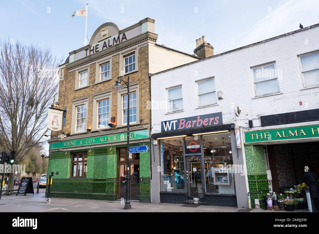 The Alma Tavern, Old York Road, Wandsworth, London SW18, UK Stock Photo