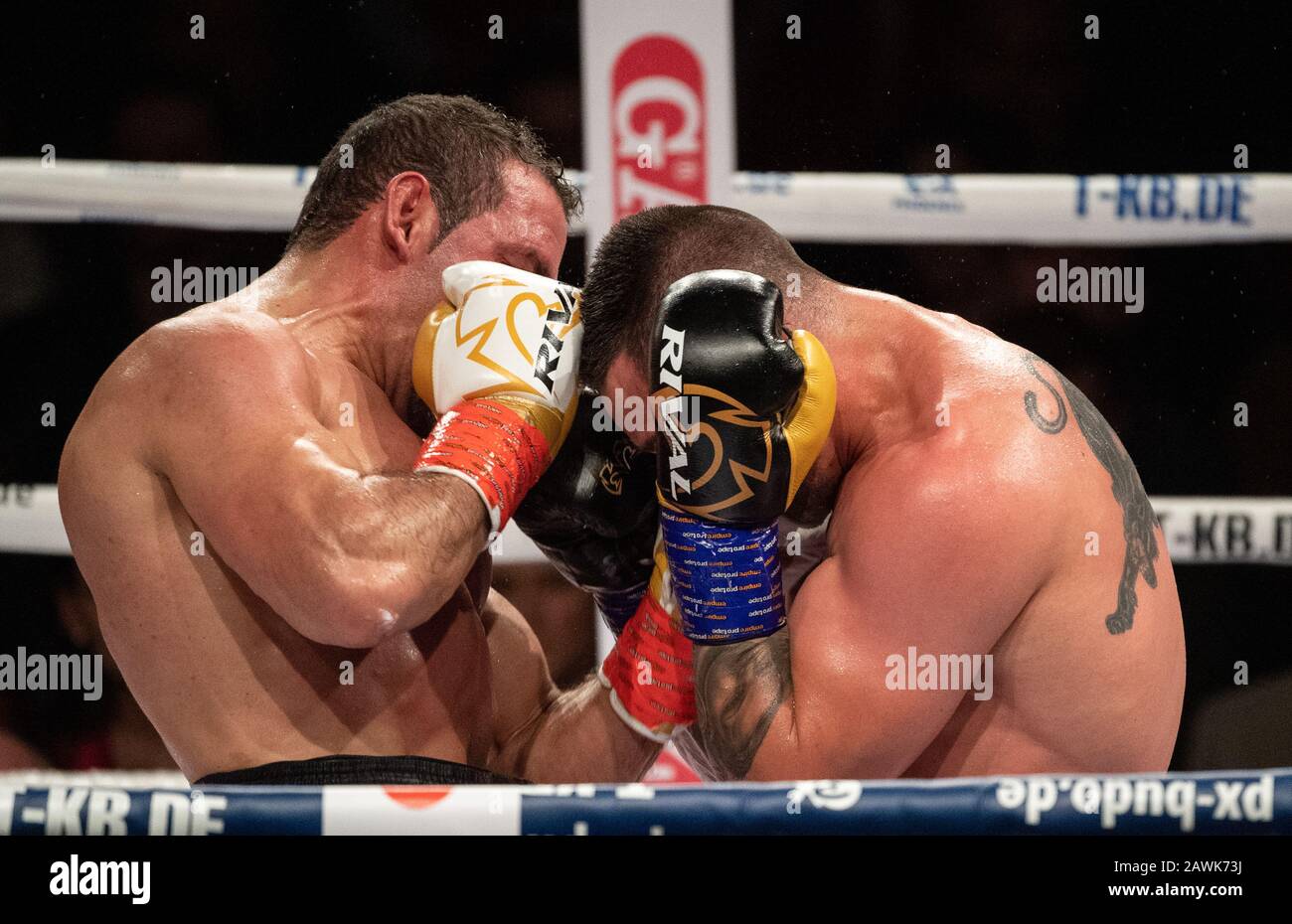 08 February 2020, Baden-Wuerttemberg, Göppingen: Boxing, professionals: IBO World Championship, Cruiserweight, Arslan (Germany) - Lerena (South Africa) in the EWS Arena. Firat Arslan (l) from Germany fights against Kevin Lerena from South Africa. Photo: Sebastian Gollnow/dpa Stock Photo