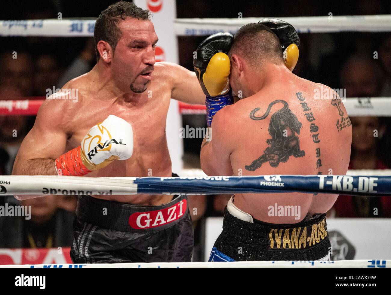 08 February 2020, Baden-Wuerttemberg, Göppingen: Boxing, professionals: IBO World Championship, Cruiserweight, Arslan (Germany) - Lerena (South Africa) in the EWS Arena. Firat Arslan (l) from Germany fights against Kevin Lerena from South Africa. Photo: Sebastian Gollnow/dpa Stock Photo