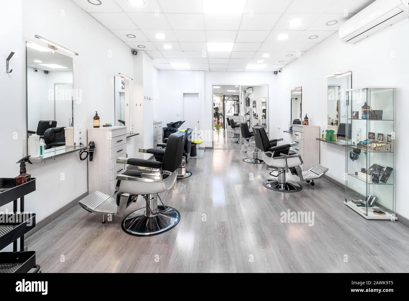 Modern Bright Hair And Beauty Salon Barber Salon Interior Business With Black And White Luxury Decor 2AWK9T5 