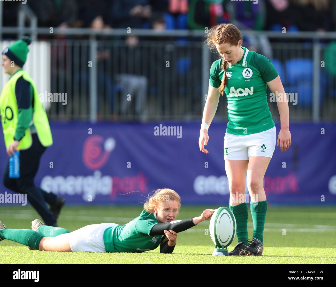 Energia Park, Dublin, Leinster, Ireland. 9th Feb, 2020. International Womens Rugby, Six Nations, Ireland versus Wales; Kathryn Dane (Ireland) holds the ball steady in the high winds as Claire Keohane (Ireland) sets up the conversion Credit: Action Plus Sports/Alamy Live News Stock Photo