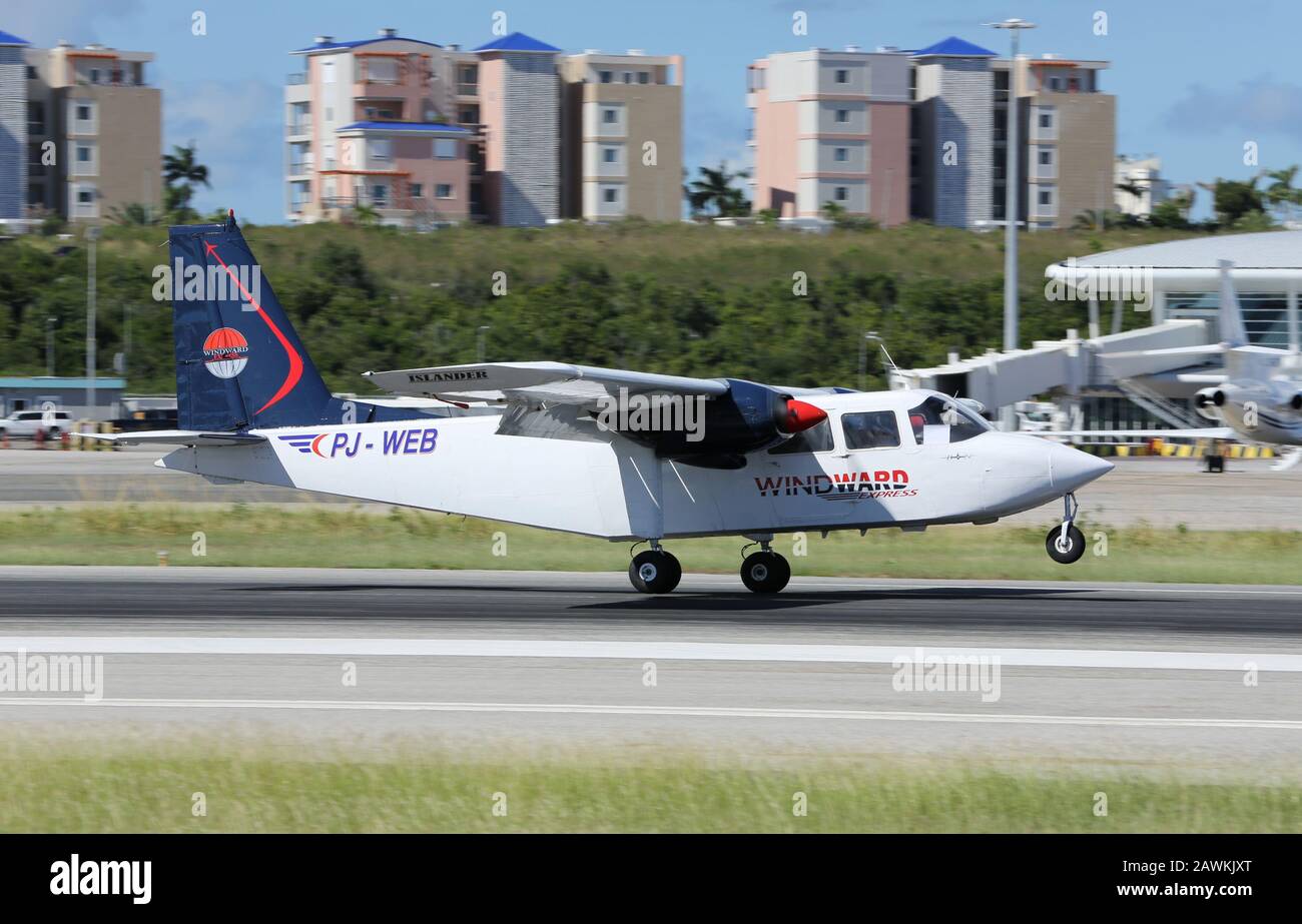 Britten Norman BN-2 Islanders are a common sight flying in and out of Sint Maarten in the Caribbean Stock Photo