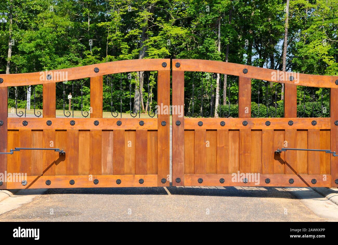 Residential gated entrance hires stock photography and images Alamy